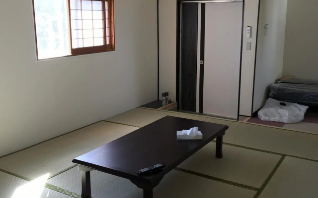 Pension Crystal Inn Onna