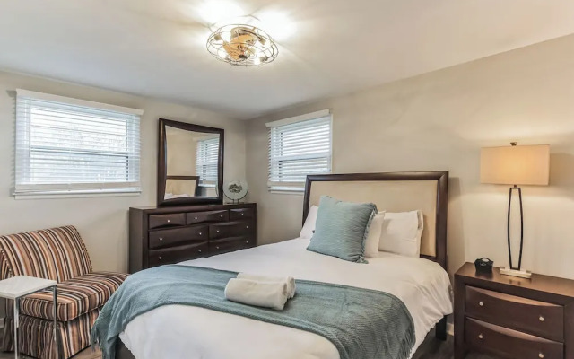 Luxurious 4BR Home, Pet Friendly!