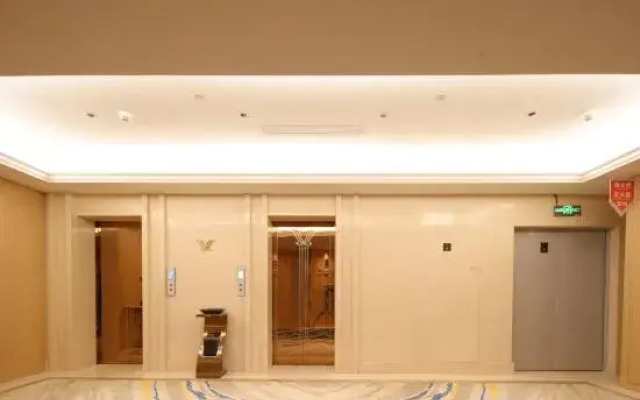Vienna International Hotel (Yingshan Taihe Xintiandi Branch)