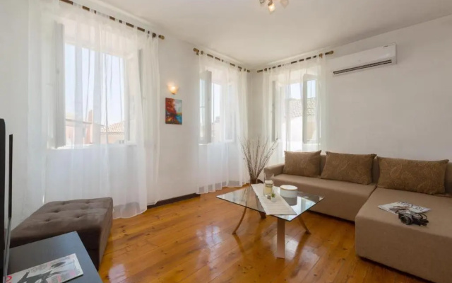 Yasmin House by CorfuEscapes