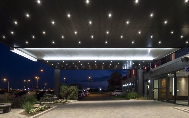 Отель Hôtel & Suites Normandin Канада, Квебек - отзывы, цены и фото номеров - забронировать отель Hôtel & Suites Normandin онлайн вид на фасад