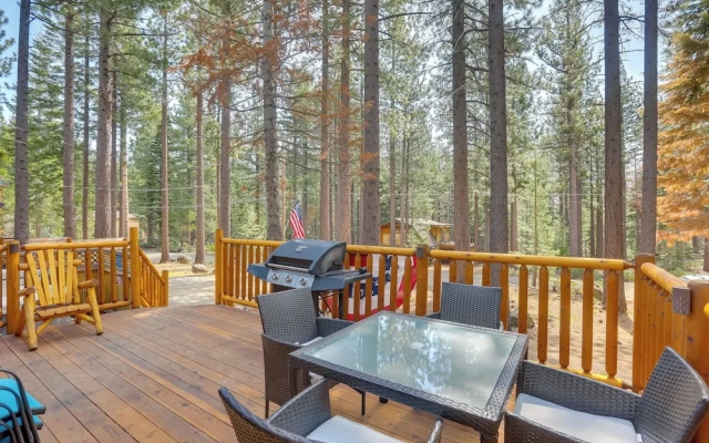 Authentic Log Cabin w/ Hot Tub in South Lake Tahoe