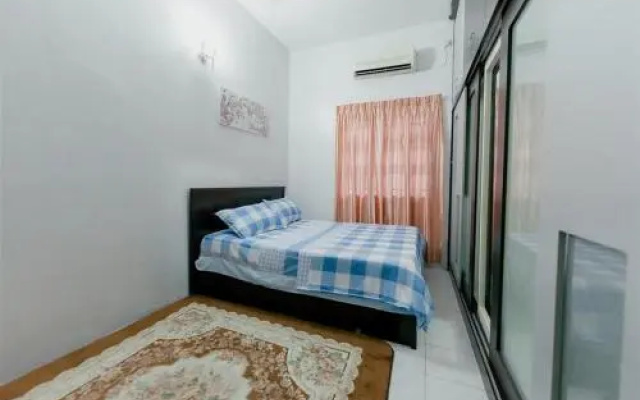 Umaira Meru Raya Homestay
