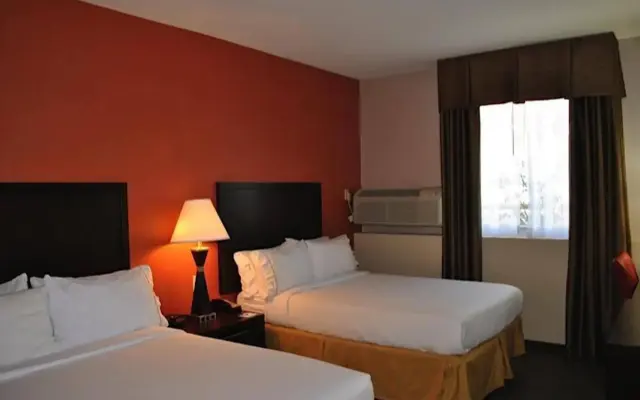 Holiday Inn Express Pittsburgh East - Mall Area by IHG
