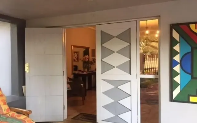 Hlulala Guesthouse