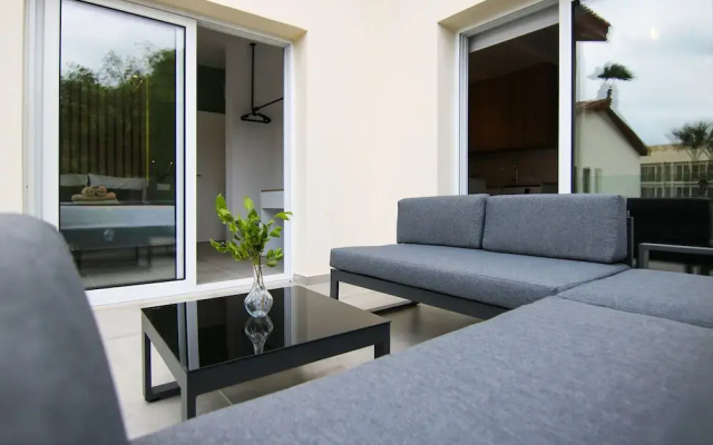 Phaedrus Living: Seaside Modern Flat Limnaria 123