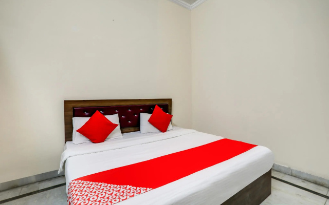 OYO Flagship 74036 Golden Residency 2