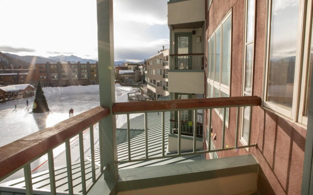 1538 Lakeshore 1 Bedroom Condo by RedAwning