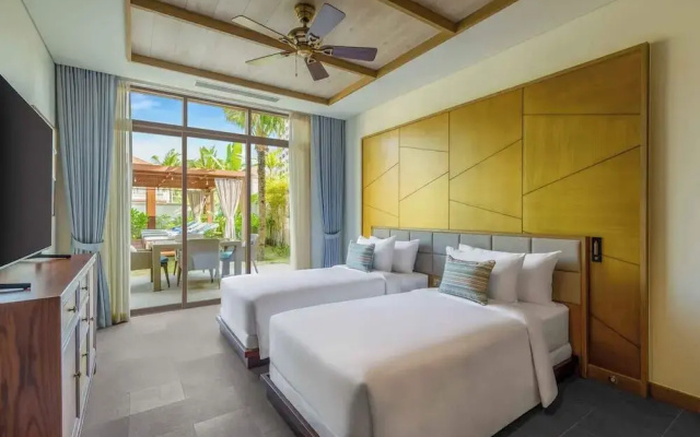 Beachside Villa: 2BR Private Pool & Breakfast