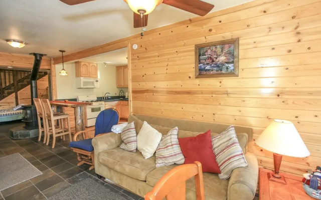 Lakeside Cabin 10