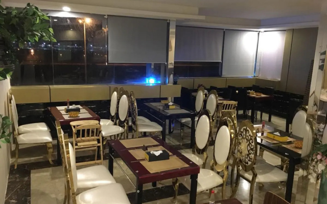 Отель Areen Palace Hotel - Al Madina Road