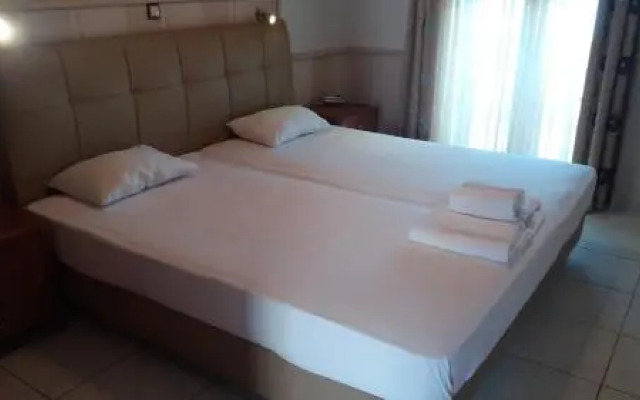 Aigeiros Hotel
