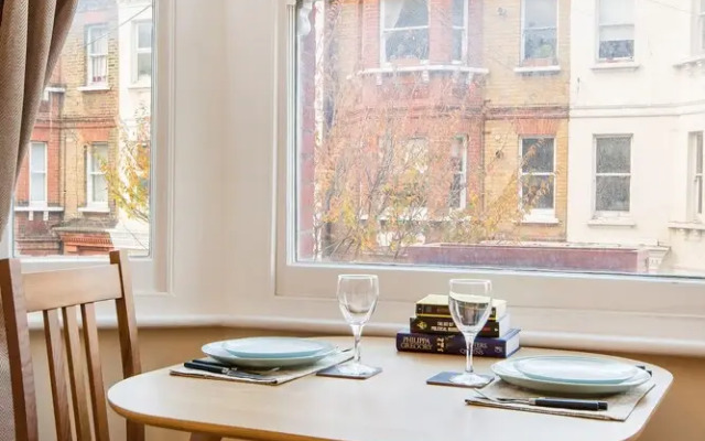 Simon Apartment - London Launchpad