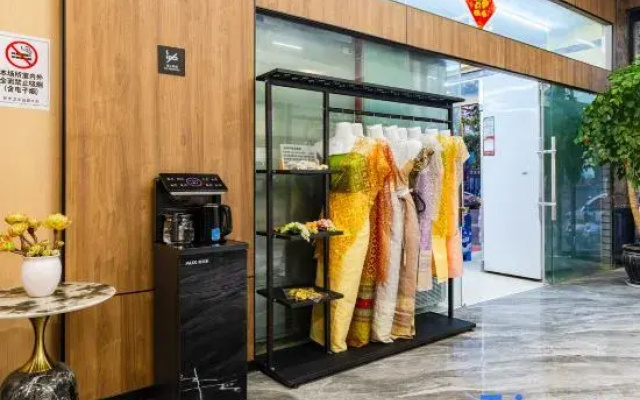 Yuanhe Hotel (Mangshi Airport)