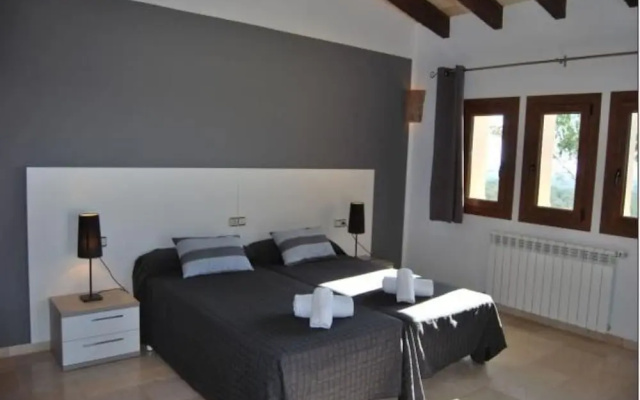 House - 4 Bedrooms with Pool and WiFi - 103976