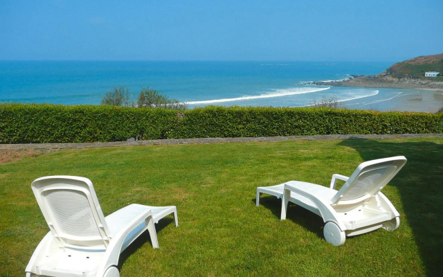 In Locquirec With 3 Bedrooms And 1 Bathrooms