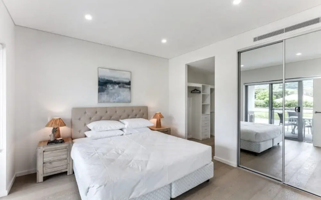 First Floor 3-bed Stunning Unit by The Ocean