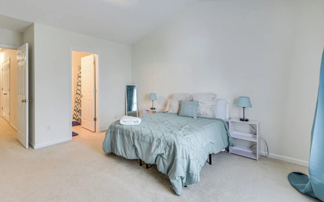 Dog-friendly Townhome w/ Patio in Charlotte Area!