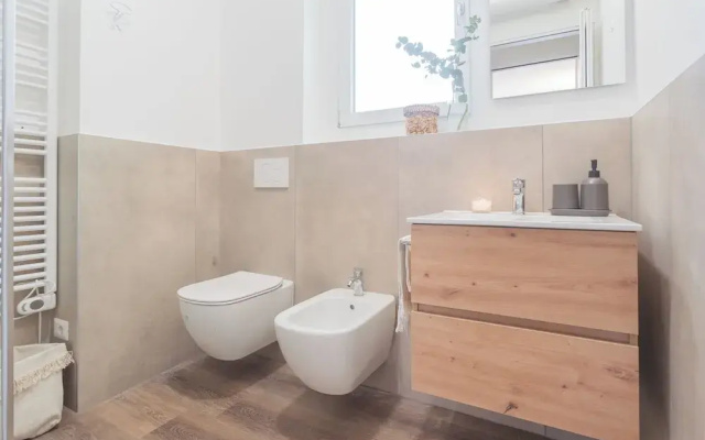 A Step From the Dome Apartment by Rent all Como