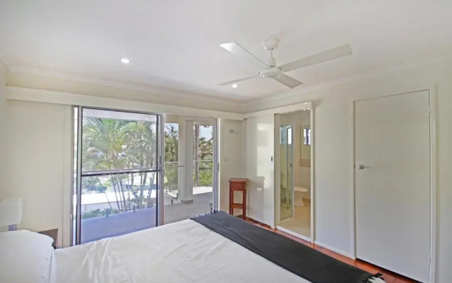 10 Barra Crescent, Coolum Beach