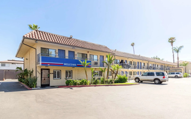 Motel 6 Riverside, CA - UCR East