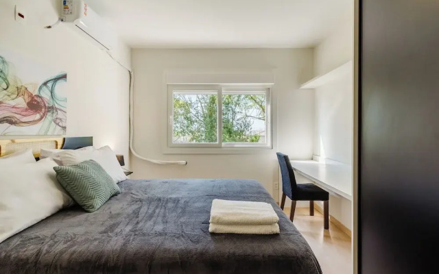 Cozy and Well-located Apartment in POA - Rfa303
