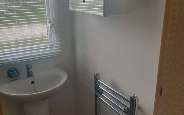 Lovely 2 Bed Caravan on the Aquadrome NN3 9DA