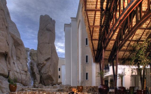 Отель Grand Solmar Land's End Resort & Spa Кабо-Сан-Лукас вид на фасад