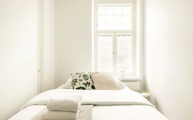 Downtown Light-Filled Retreat