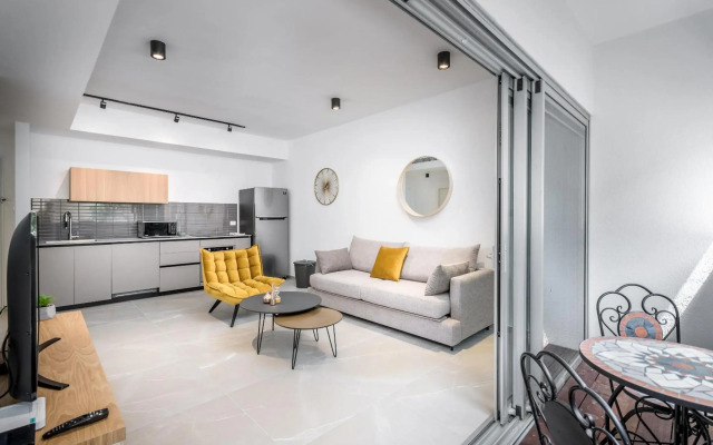 Stunning 1 BDR with balcony on Sheinkin st