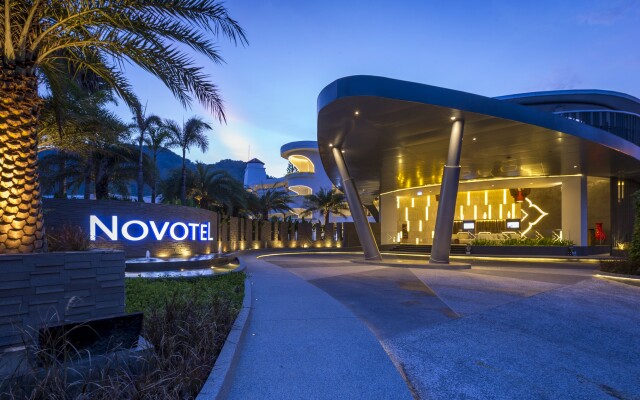 Отель Novotel Phuket Karon Beach Resort & Spa Пхукет вид на фасад
