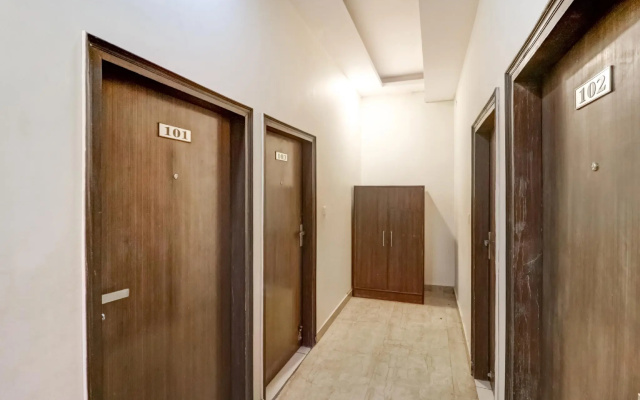 OYO 77865 Hotel 555