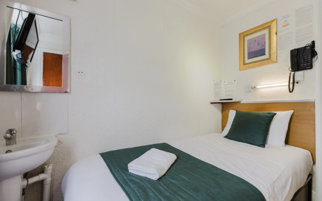 Falcon Hotel