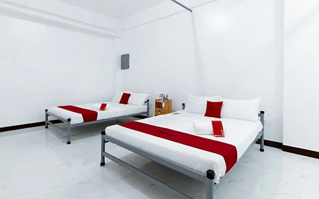 RedDoorz @ Don Martie Beach House Naic Cavite