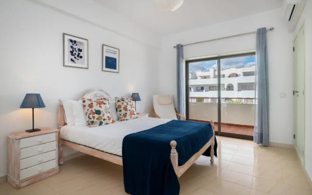 Acqua Vista Family Apartment - 200M from BEACH