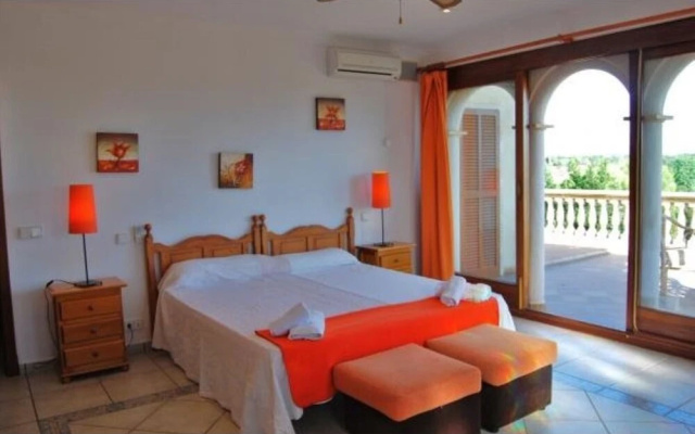 Villa - 5 Bedrooms with Pool and WiFi - 103975