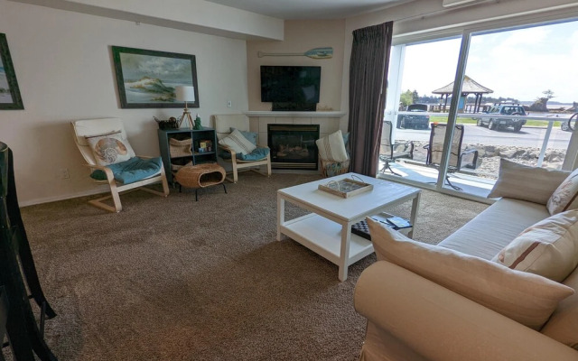 Waters Edge 103