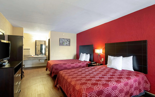 Econo Lodge Inn & Suites Clearwater Central