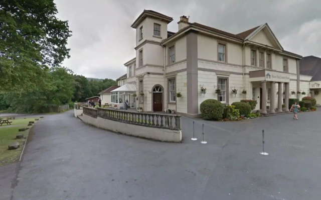 Room 1 Manor Park Country House in Swansea