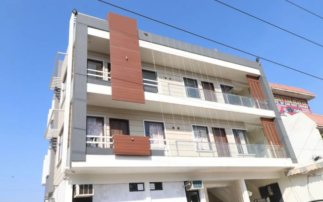 Oyo 24025 Sharan Square