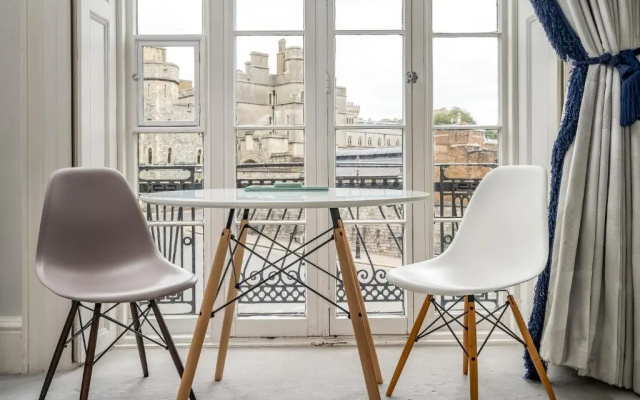 Stunning 1Bd with Castle View