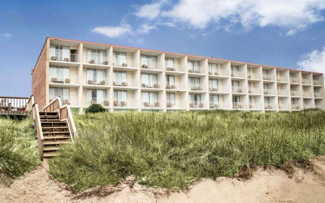Отель Comfort Inn On the Ocean вид на фасад