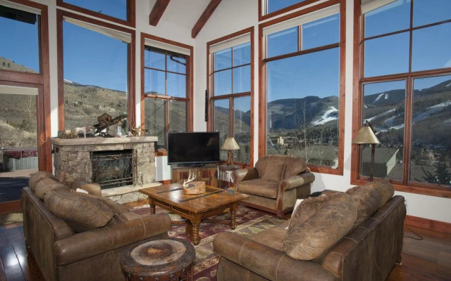 Robason 6 Bedroom Home by RedAwning