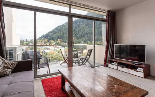 Queenstown's Best Downtown Location - Great Views