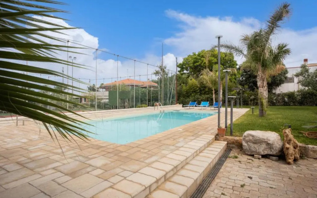 Villa a 300 Mt. dal Mare (Magaggiari) con campo da tennis