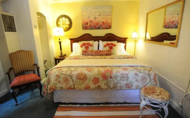 Sunflower Lodge