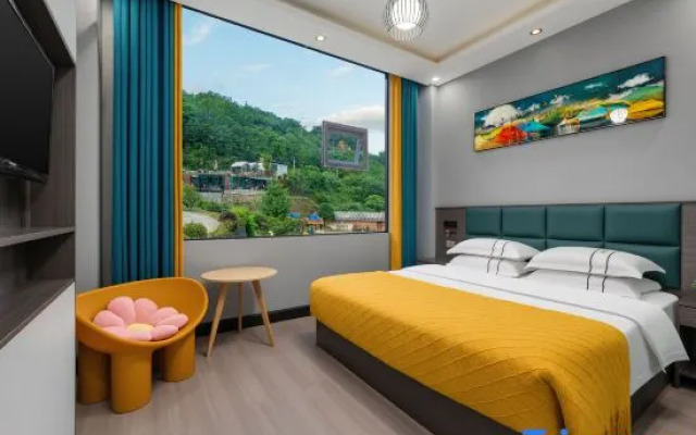 Flower Valley · Real-Scene Homestay
