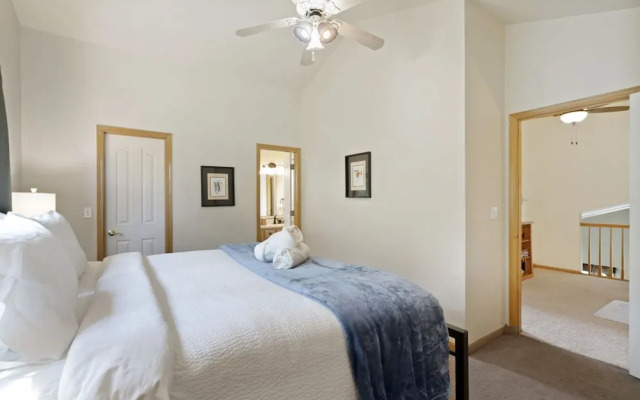 Parkside Gardens | Shady Private Yard W/ Hot Tub!