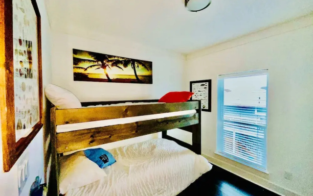 Dockside Dream Home for 10