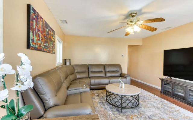 Keansburg Home w/ Private Hot Tub!
